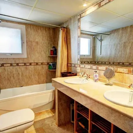 Luxury Penthouse 4 Bedrooms Facing The Sea טורמולינוס