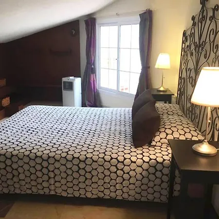 Luxury Penthouse 4 Bedrooms Facing The Sea דירה